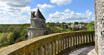 Office de tourisme - Vue Tour Est Château Apremont